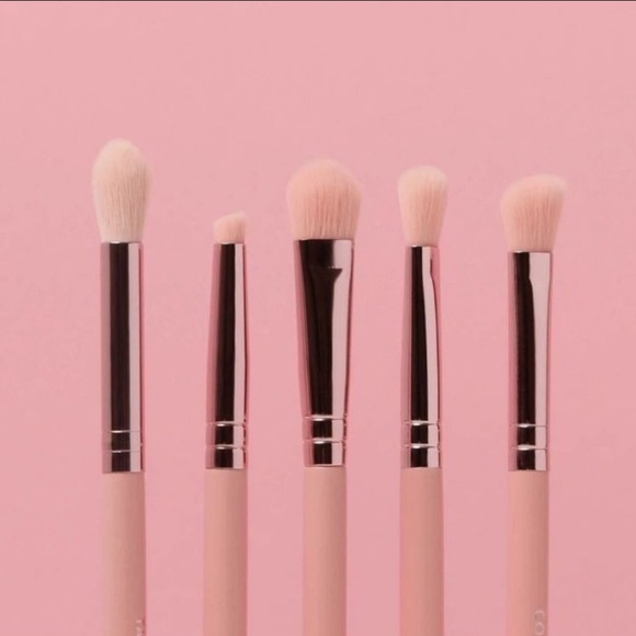 MOTD Cosmetics Other - MOTD Cosmetics Blending Eye Shadow Set NEW